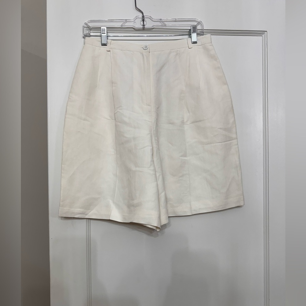 Couture collection high waisted white Bermuda shorts size 10